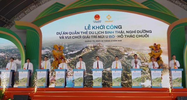 Các đại biểu bấm nút khởi công Dự án Quần thể du lịch sinh thái, nghỉ dưỡng và vui chơi giải trí núi U Bò - hồ Thác Chuối. Các đại biểu bấm nút khởi công Dự án Quần thể du lịch sinh thái, nghỉ dưỡng và vui chơi giải trí núi U Bò - hồ Thác Chuối.
