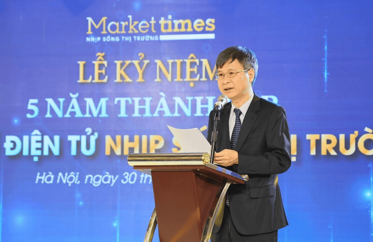Nh&agrave; b&aacute;o Nguyễn Thế H&agrave;o - Tổng Bi&ecirc;n tập Tạp ch&iacute; MarketTimes ph&aacute;t biểu tại lễ kỉ niệm