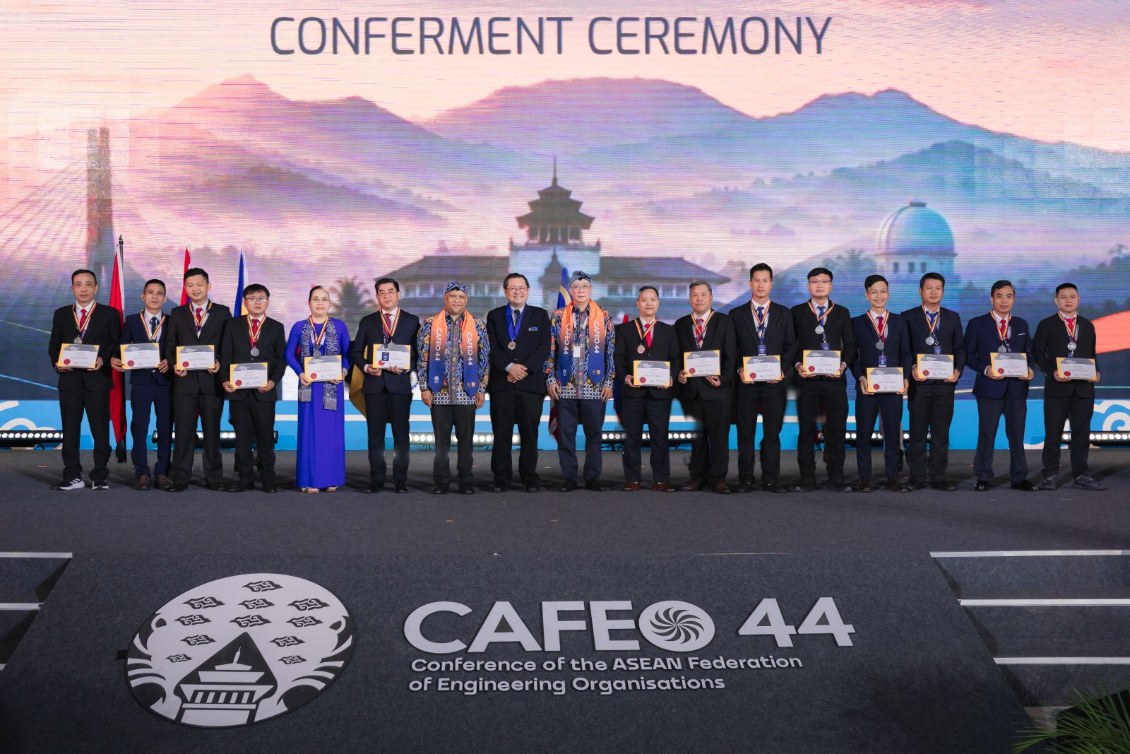 Các tân kỹ sư Asean của EVNHCMC và đoàn công tác Các tân kỹ sư Asean của EVNHCMC và đoàn công tác