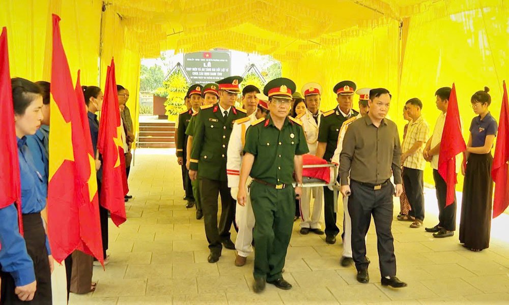 Đảng bộ, chính quyền, lực lượng vũ trang và Nhân dân phường Lương Tài tổ chức lễ truy điệu, an táng hài cốt liệt sĩ chưa xác định được danh tính. Đảng bộ, chính quyền, lực lượng vũ trang và Nhân dân phường Lương Tài tổ chức lễ truy điệu, an táng hài cốt liệt sĩ chưa xác định được danh tính.