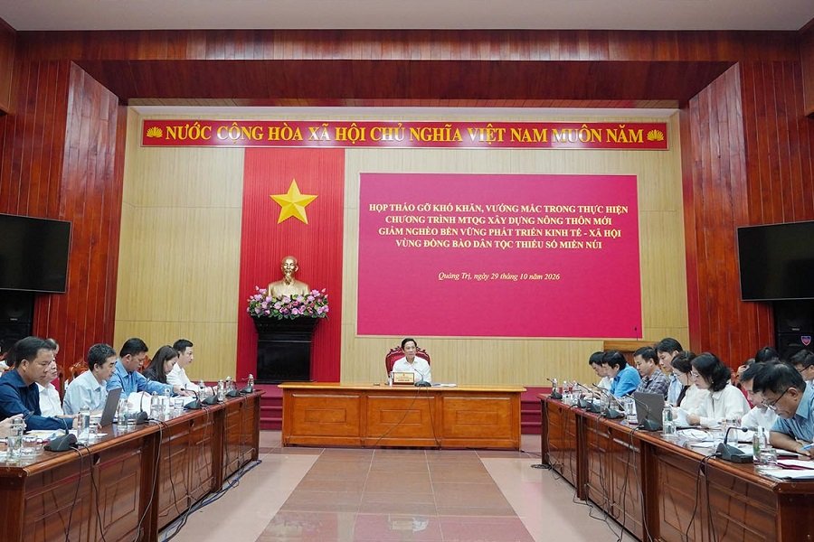Ph&oacute; Chủ tịch Thường trực UBND tỉnh Quảng Trị Ho&agrave;ng Nam chủ tr&igrave; cuộc họp