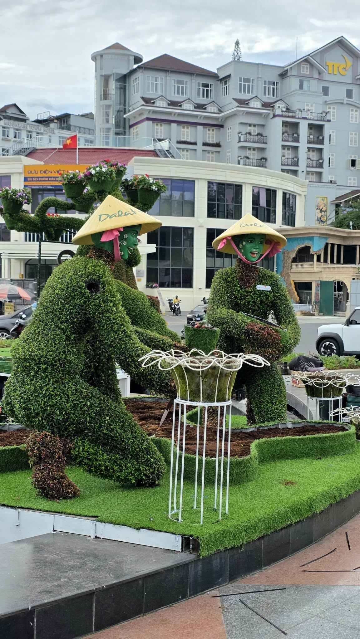 Đà Lạt rộn ràng vào mùa chơi hoa. Đà Lạt rộn ràng vào mùa chơi hoa.