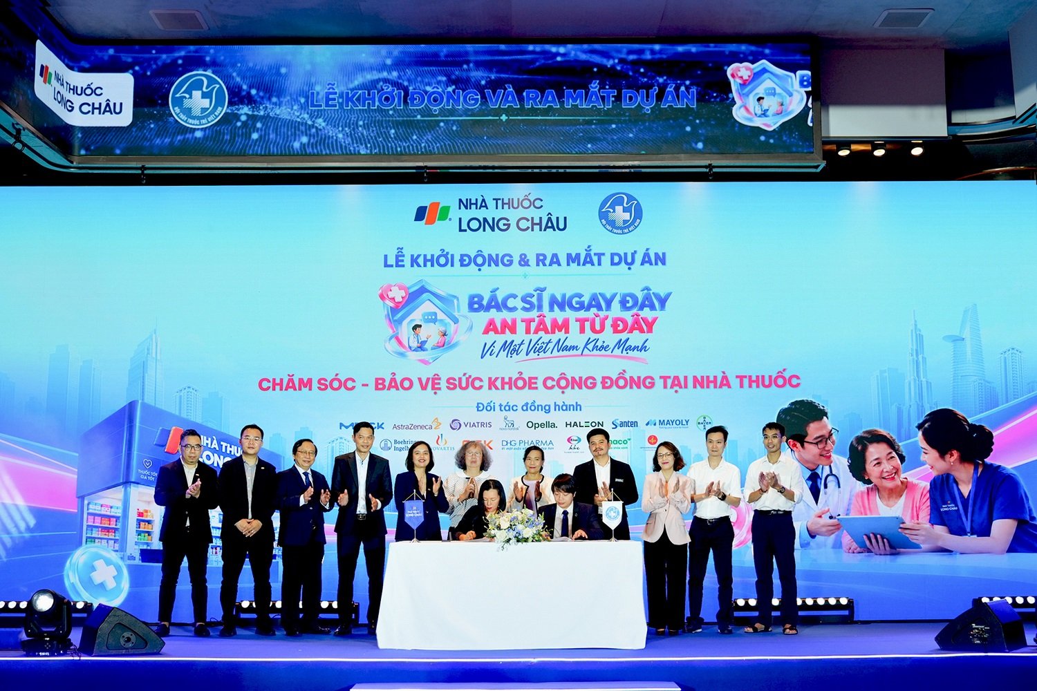 Long Châu mang các hoạt động tư vấn, tầm soát sức khoẻ đến gần hơn với người dân thông qua mạng lưới nhà thuốc trên cả nước. Long Châu mang các hoạt động tư vấn, tầm soát sức khoẻ đến gần hơn với người dân thông qua mạng lưới nhà thuốc trên cả nước.