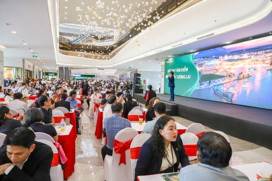 Sức nóng lan tỏa tại sự kiện bán mới của Aqua City Sức nóng lan tỏa tại sự kiện bán mới của Aqua City