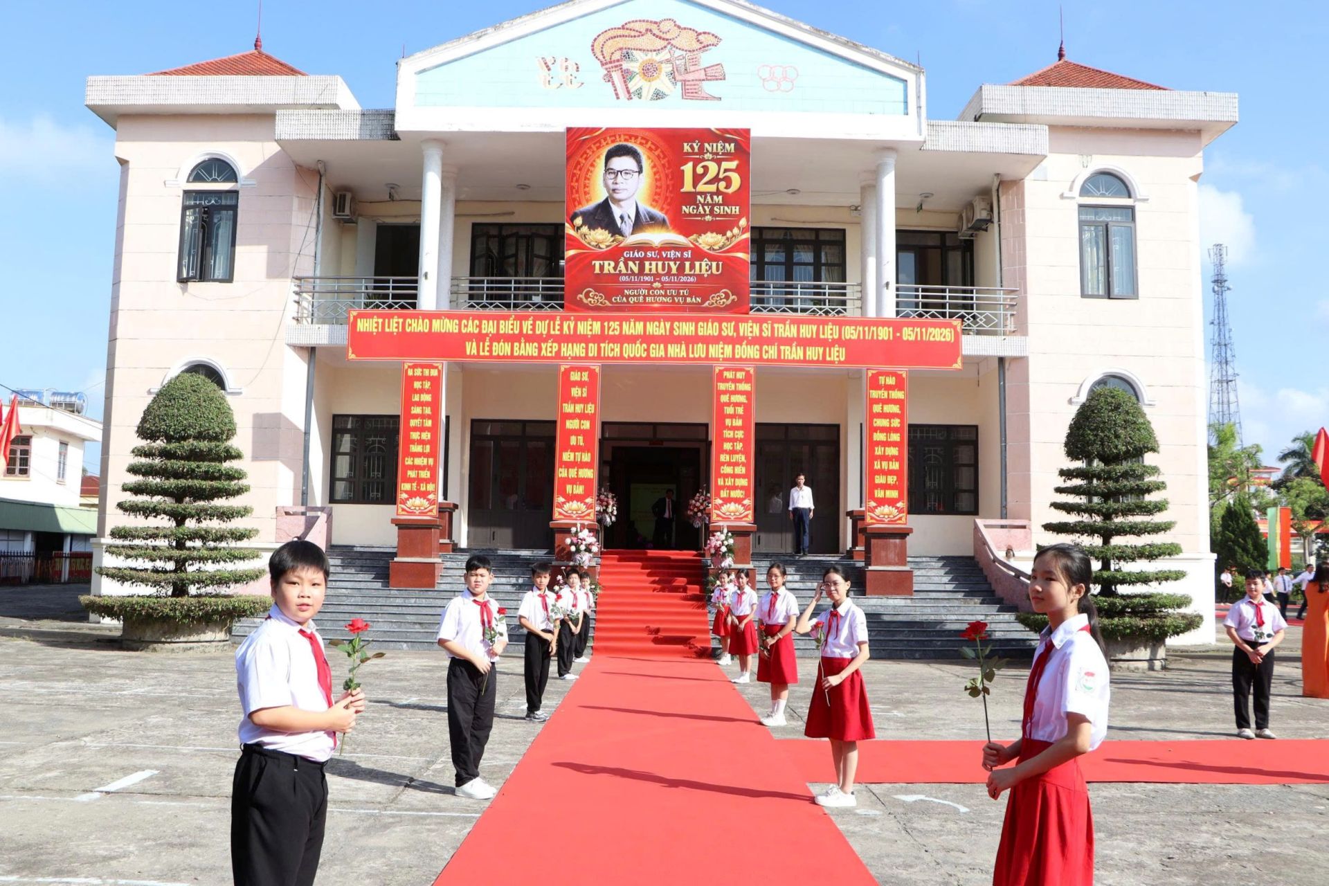 Vụ Bản long trọng kỷ niệm 125 năm Ngày sinh Giáo sư, Viện sĩ Trần Huy Liệu và đón nhận Bằng xếp hạng di tích quốc gia - Hình 1