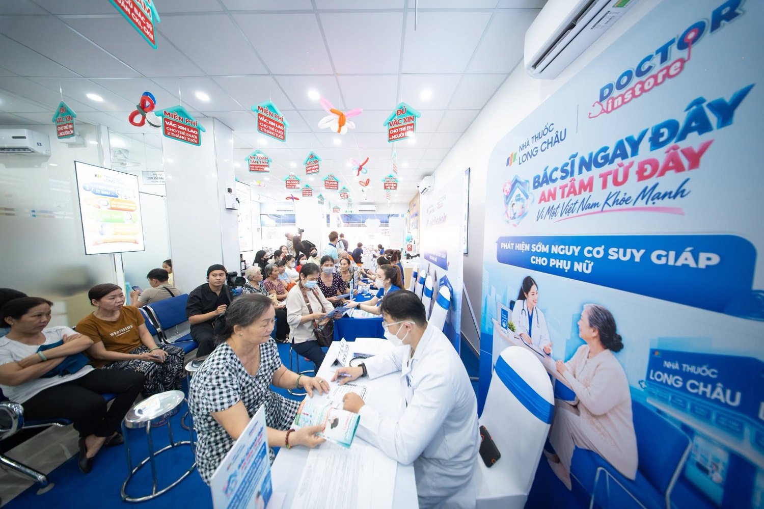 FPT Retai tăng trưởng kinh doanh đến những nỗ lực đưa dịch vụ chăm sóc sức khỏe đến gần người dân. FPT Retai tăng trưởng kinh doanh đến những nỗ lực đưa dịch vụ chăm sóc sức khỏe đến gần người dân.