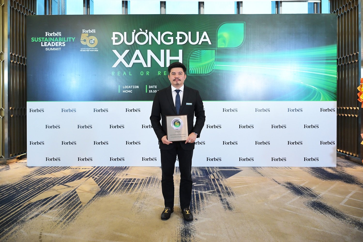 Hệ thống Nhà thuốc và Tiêm chủng Long Châu là doanh nghiệp dược phẩm và bán lẻ y tế duy nhất được vinh danh tại “Top 50 Doanh nghiệp Dẫn đầu về ESG Việt Nam 2026” của Forbes Việt Nam Hệ thống Nhà thuốc và Tiêm chủng Long Châu là doanh nghiệp dược phẩm và bán lẻ y tế duy nhất được vinh danh tại “Top 50 Doanh nghiệp Dẫn đầu về ESG Việt Nam 2026” của Forbes Việt Nam