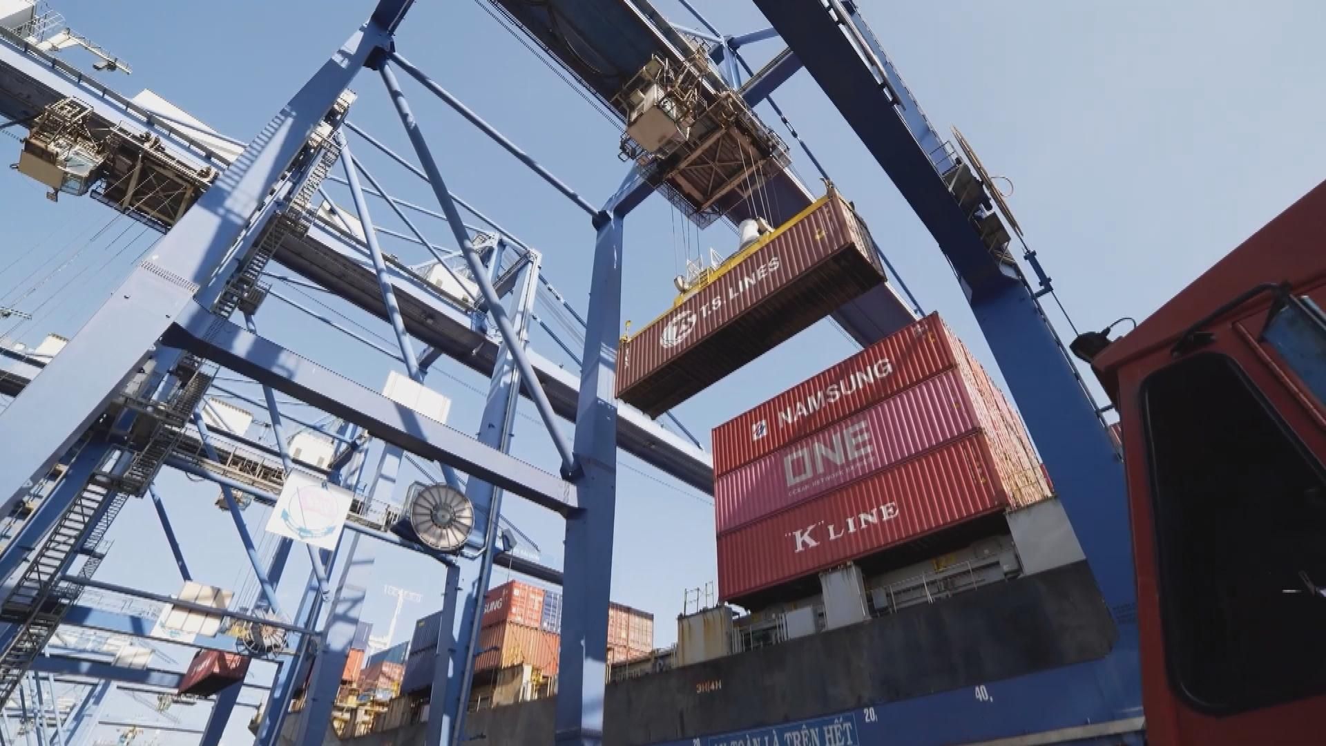 Hoạt động xuất nhập khẩu ngày càng mở rộng đòi hỏi hệ thống logistics phải được đầu tư đồng bộ, đáp ứng yêu cầu về tốc độ và chi phí. Ảnh minh hoạ (Internet) Hoạt động xuất nhập khẩu ngày càng mở rộng đòi hỏi hệ thống logistics phải được đầu tư đồng bộ, đáp ứng yêu cầu về tốc độ và chi phí. Ảnh minh hoạ (Internet)