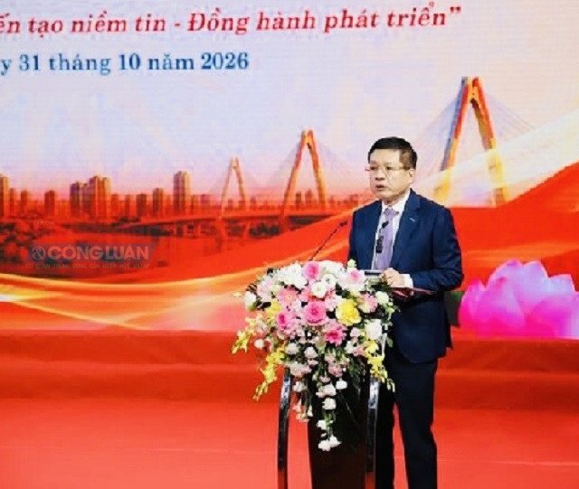 Ông Hồ Sỹ Hùng phát biểu tại Lễ Vinh danh. Ông Hồ Sỹ Hùng phát biểu tại Lễ Vinh danh.
