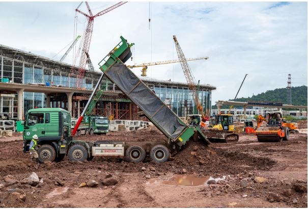 Huy động lực lượng công nhân và xe cơ giới đẩy nhanh tiến độ thi công công trình Huy động lực lượng công nhân và xe cơ giới đẩy nhanh tiến độ thi công công trình