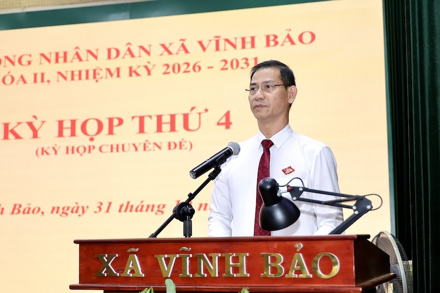 Đồng ch&iacute; Phạm Minh Đức, Chủ tịch UBND x&atilde; ph&aacute;t biểu tại Kỳ họp.