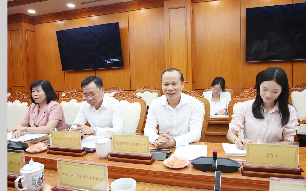 Đồng chí Mai Sơn, Phó Chủ tịch Thường trực UBND thành phố Bắc Ninh phát biểu tại buổi làm việc. Đồng chí Mai Sơn, Phó Chủ tịch Thường trực UBND thành phố Bắc Ninh phát biểu tại buổi làm việc.