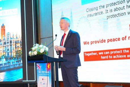 Ông Conor M. O’Neill, Phó Tổng Giám đốc Tài chính Prudential Việt Nam phát biểu khai mạc trong phiên thảo luận chuyên đề Ông Conor M. O’Neill, Phó Tổng Giám đốc Tài chính Prudential Việt Nam phát biểu khai mạc trong phiên thảo luận chuyên đề