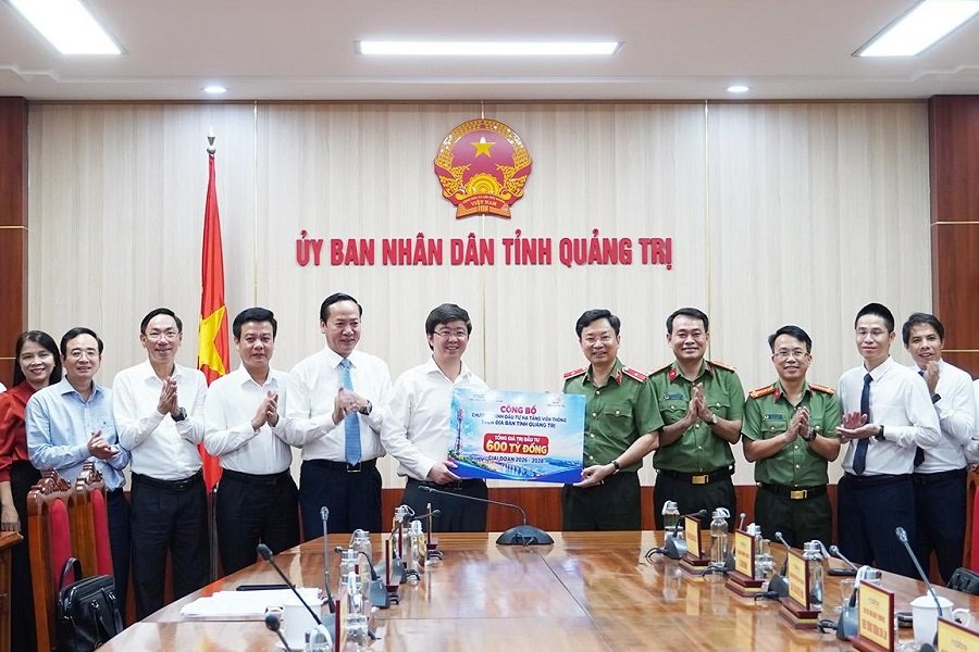 Trao biển tượng trưng công bố chương trình đầu tư hạ tầng viễn thông trên địa bàn tỉnh Quảng Trị giai đoạn 2026 - 2028 với tổng giá trị 600 tỷ đồng Trao biển tượng trưng công bố chương trình đầu tư hạ tầng viễn thông trên địa bàn tỉnh Quảng Trị giai đoạn 2026 - 2028 với tổng giá trị 600 tỷ đồng