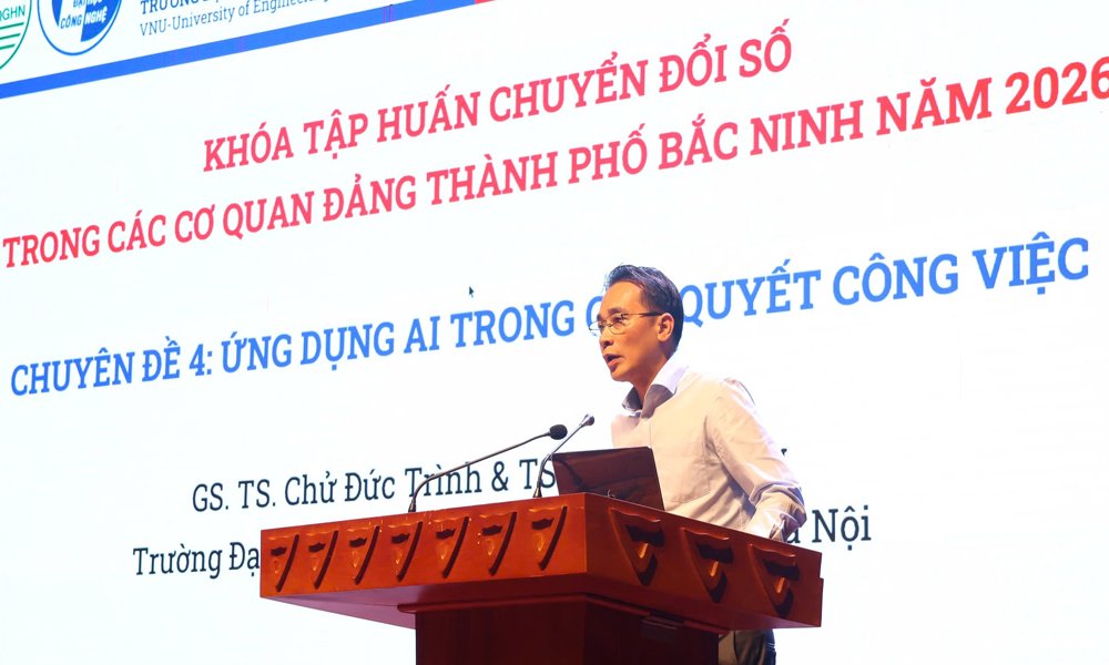 Giáo sư, Tiến sĩ Chử Đức Trình, Hiệu trưởng Trường Đại học Công nghệ (Đại học Quốc gia Hà Nội) trình bày chuyên đề. Giáo sư, Tiến sĩ Chử Đức Trình, Hiệu trưởng Trường Đại học Công nghệ (Đại học Quốc gia Hà Nội) trình bày chuyên đề.