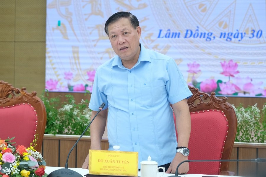 Thứ trưởng Bộ Y tế Đỗ Xuân Tuyên phát biểu kết luận buổi làm việc Thứ trưởng Bộ Y tế Đỗ Xuân Tuyên phát biểu kết luận buổi làm việc