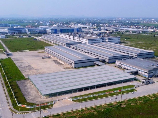 Hoạt động sản xuất tại các nhà máy FDI góp phần thúc đẩy xuất khẩu và giải quyết việc làm cho hàng chục nghìn lao động địa phương. Hoạt động sản xuất tại các nhà máy FDI góp phần thúc đẩy xuất khẩu và giải quyết việc làm cho hàng chục nghìn lao động địa phương.